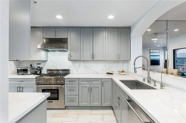 $699,000 | 425 East Ocean Boulevard, Unit 320, Long Beach, CA 90802