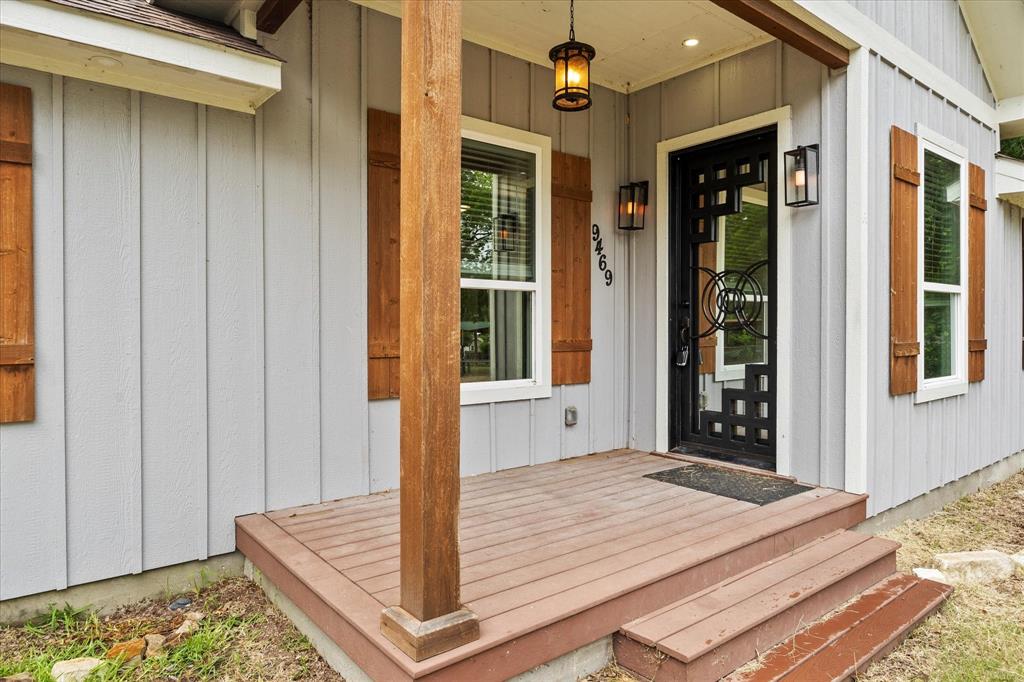 9469 Lakeland Loop Quinlan, TX 75474 - Photo 5 of 31 a view of a entryway of the house