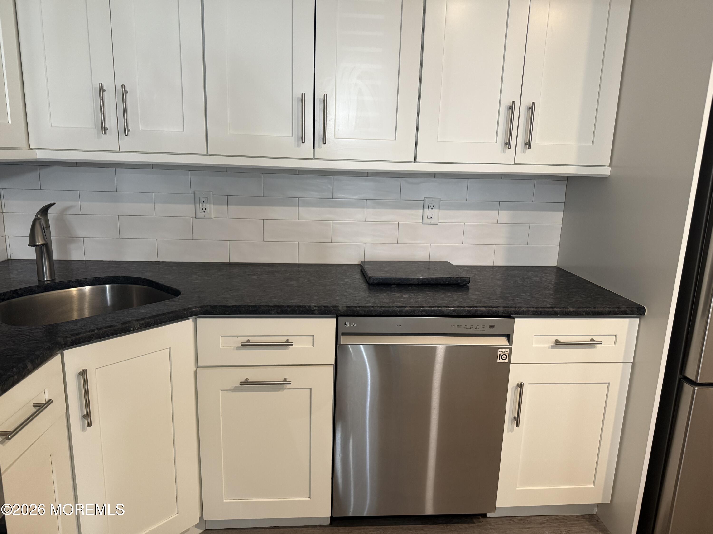 506 Harding Road, Unit 6 Freehold, NJ 07728 - Photo 5 of 31 IMG_4179