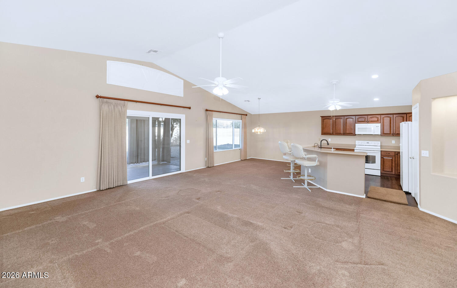 8420 South Stephanie Lane Tempe, AZ 85284 - Photo 8 of 30 Living Room