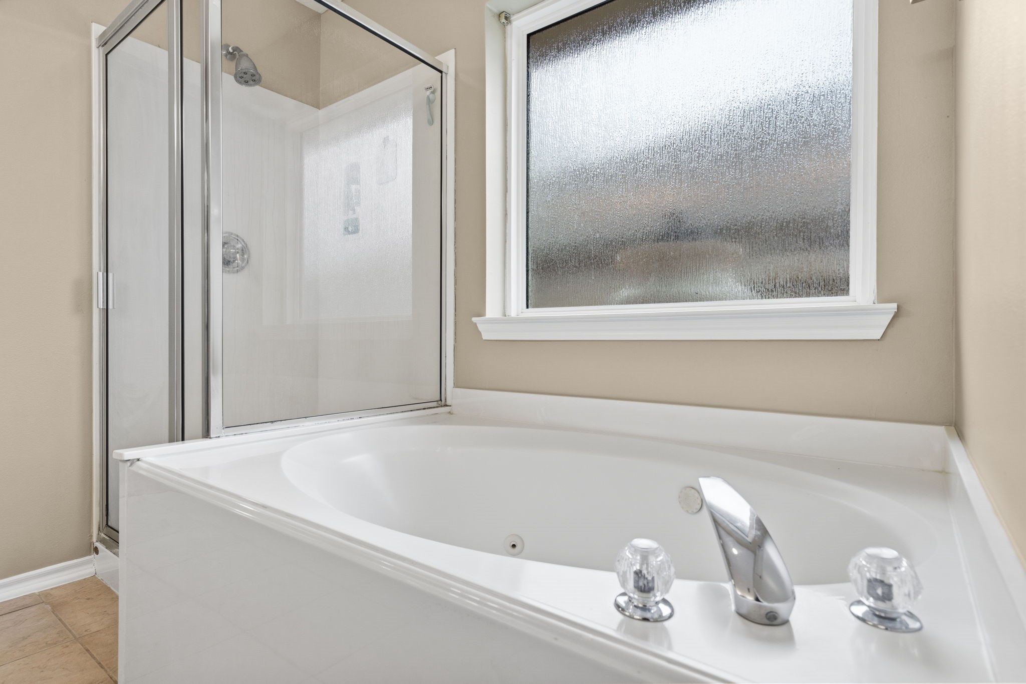 15319 Court Green Trail Cypress, TX 77433 - Photo 21 of 44 a bathroom with a bathtub