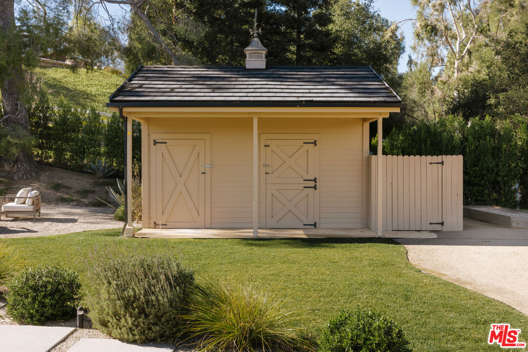 5287 Round Meadow Road Hidden Hills, CA 91302 - Photo 32 of 37