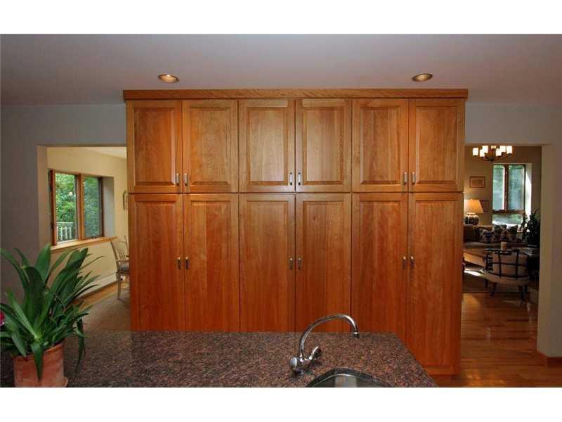 10 Stonebridge Road Cape Elizabeth, ME 04107 - Photo 20 of 30 Kitchen.