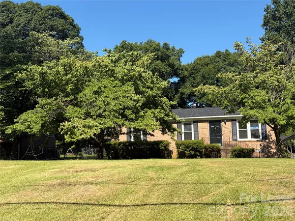 $2,000 | 1228 Westover Circle, Rock Hill, SC 29732