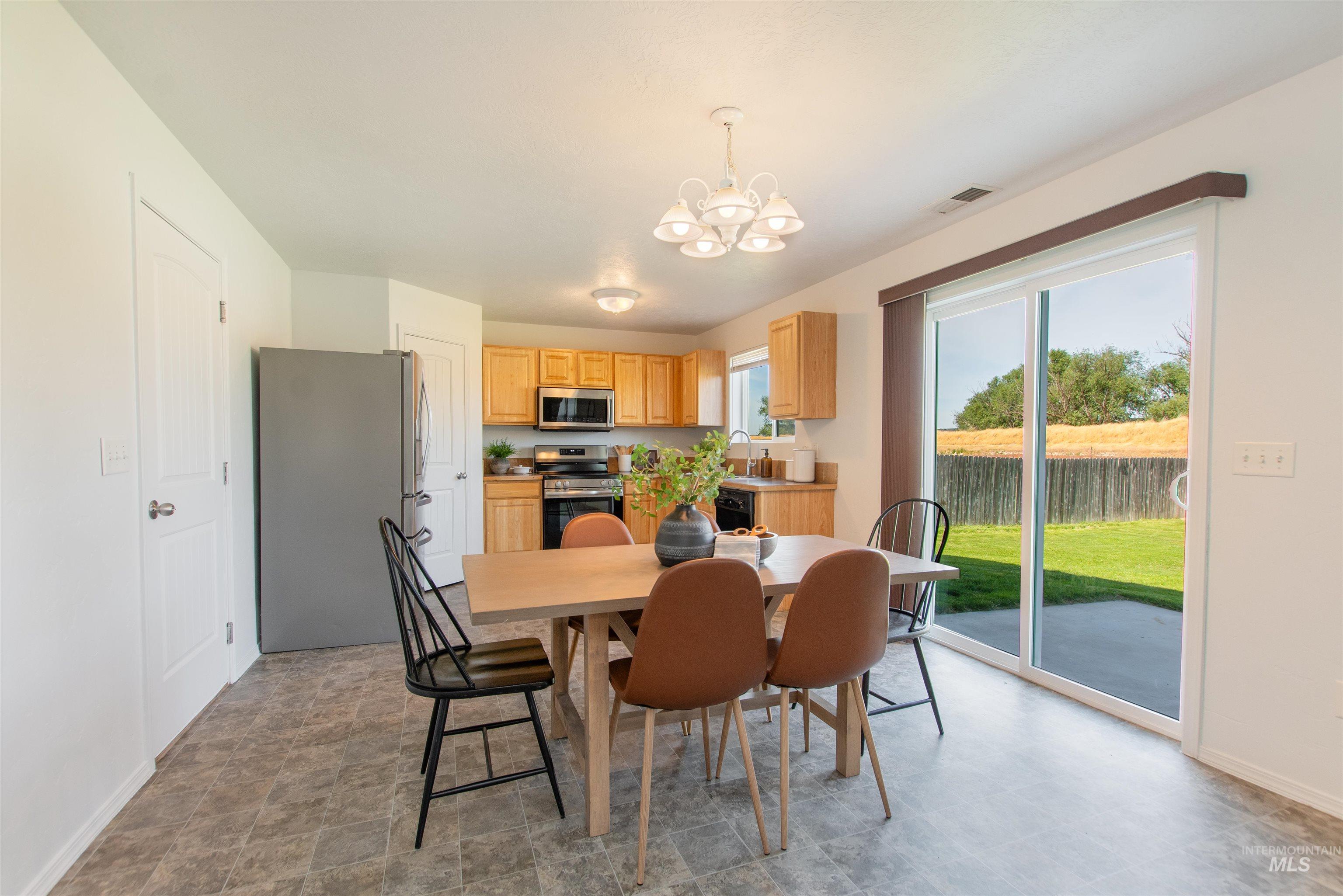 16168 Greenfield Way Caldwell, ID 83607 - Photo 7 of 32