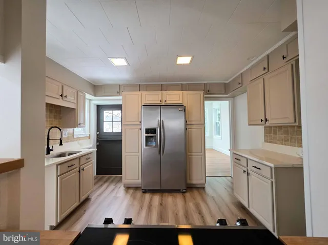 $259,900 | 8 South Los Robles Court, Reading, PA 19606