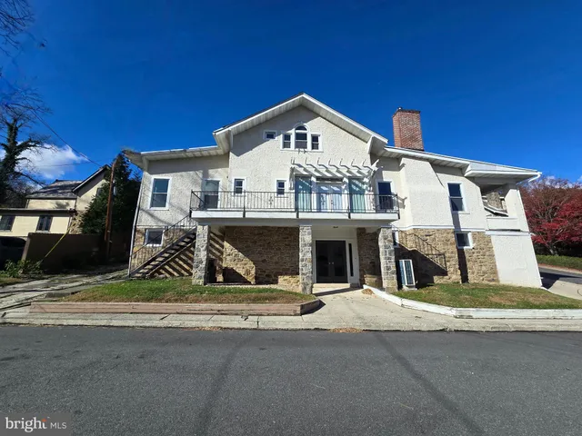 $259,900 | 8 South Los Robles Court, Reading, PA 19606