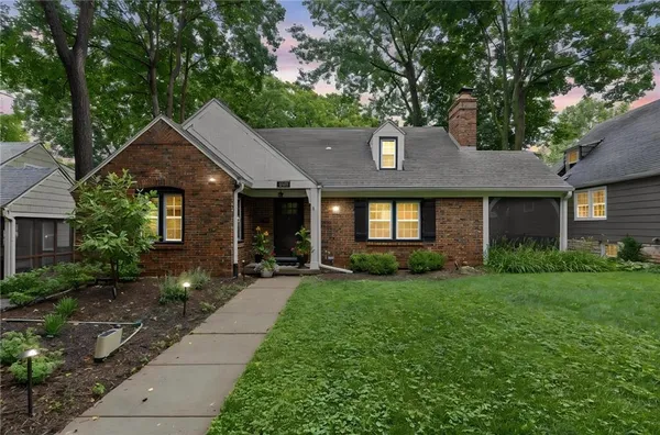 $469,900 | 6839 Locust Street, Kansas City, MO 64131
