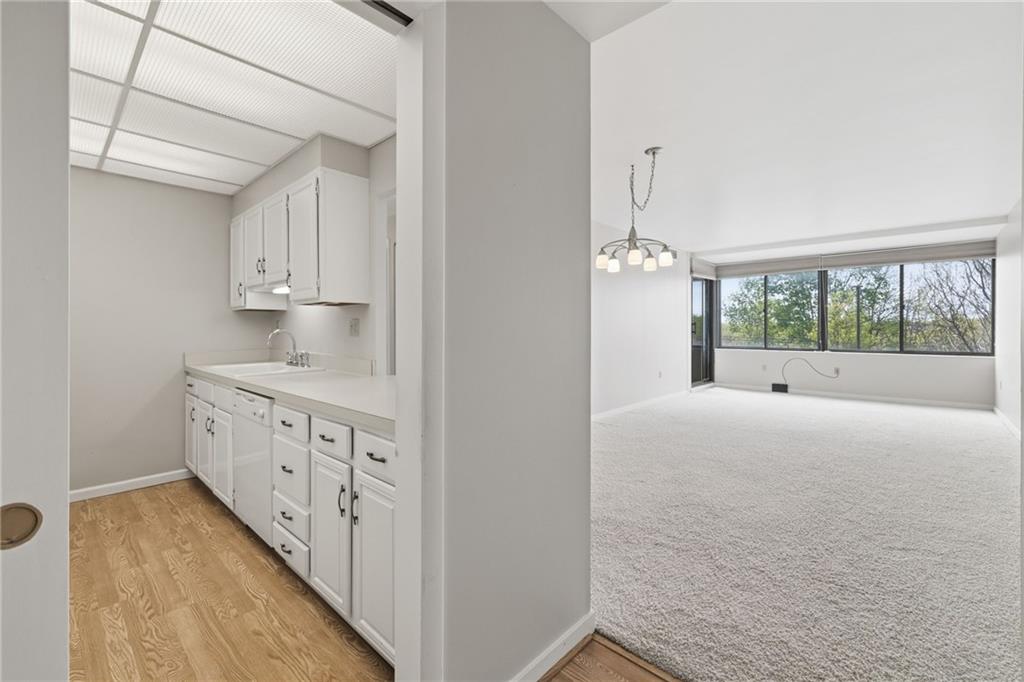 750 Washington Road, Unit 207 Pittsburgh, PA 15228 - Photo 5 of 33