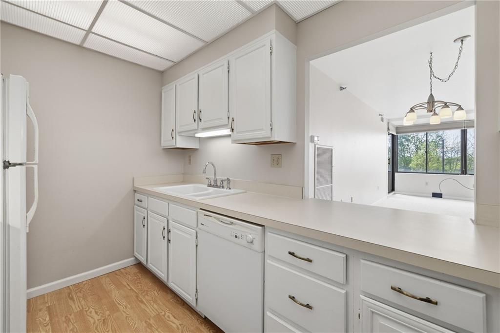 750 Washington Road, Unit 207 Pittsburgh, PA 15228 - Photo 7 of 33