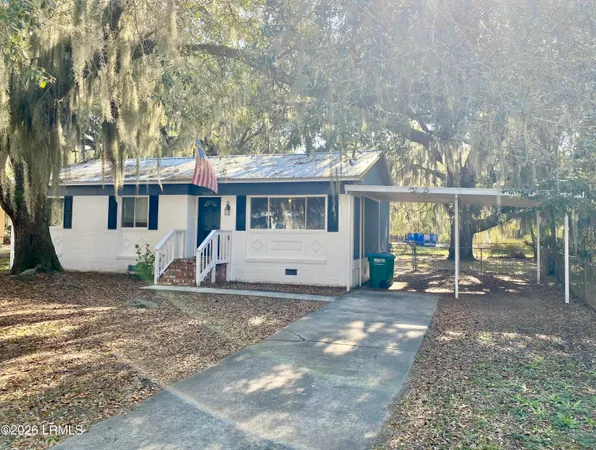 $2,225 | 1619 Paris Avenue West, Port Royal, SC 29935