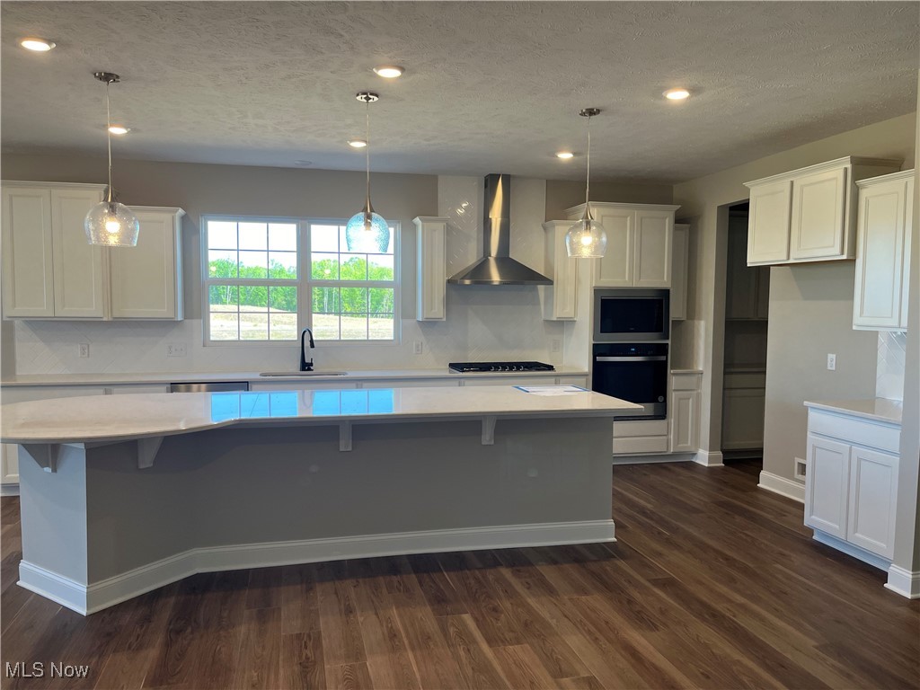 173 Seamore Road Aurora, OH 44202 - Photo 3 of 13 Open layout kitchen with large island