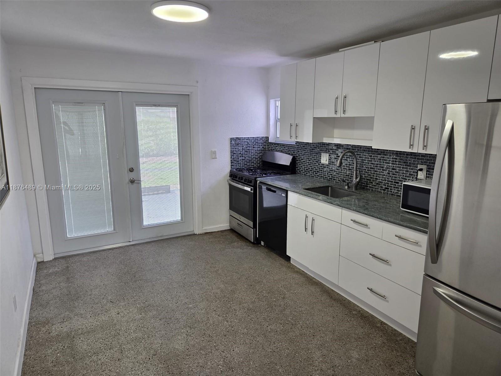 5641 Simms Street Hollywood, FL 33021 - Photo 3 of 12 Gallery Image 3