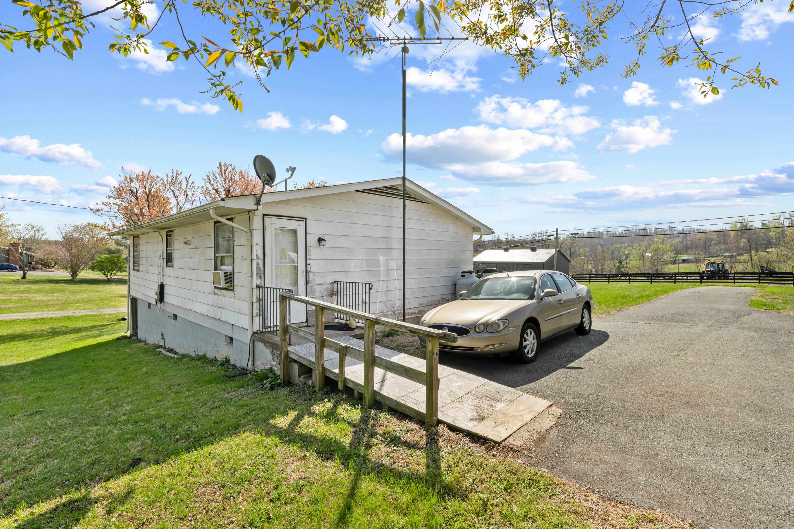 8688 Brooksville Road Greenwood, VA 22943 - Photo 9 of 24