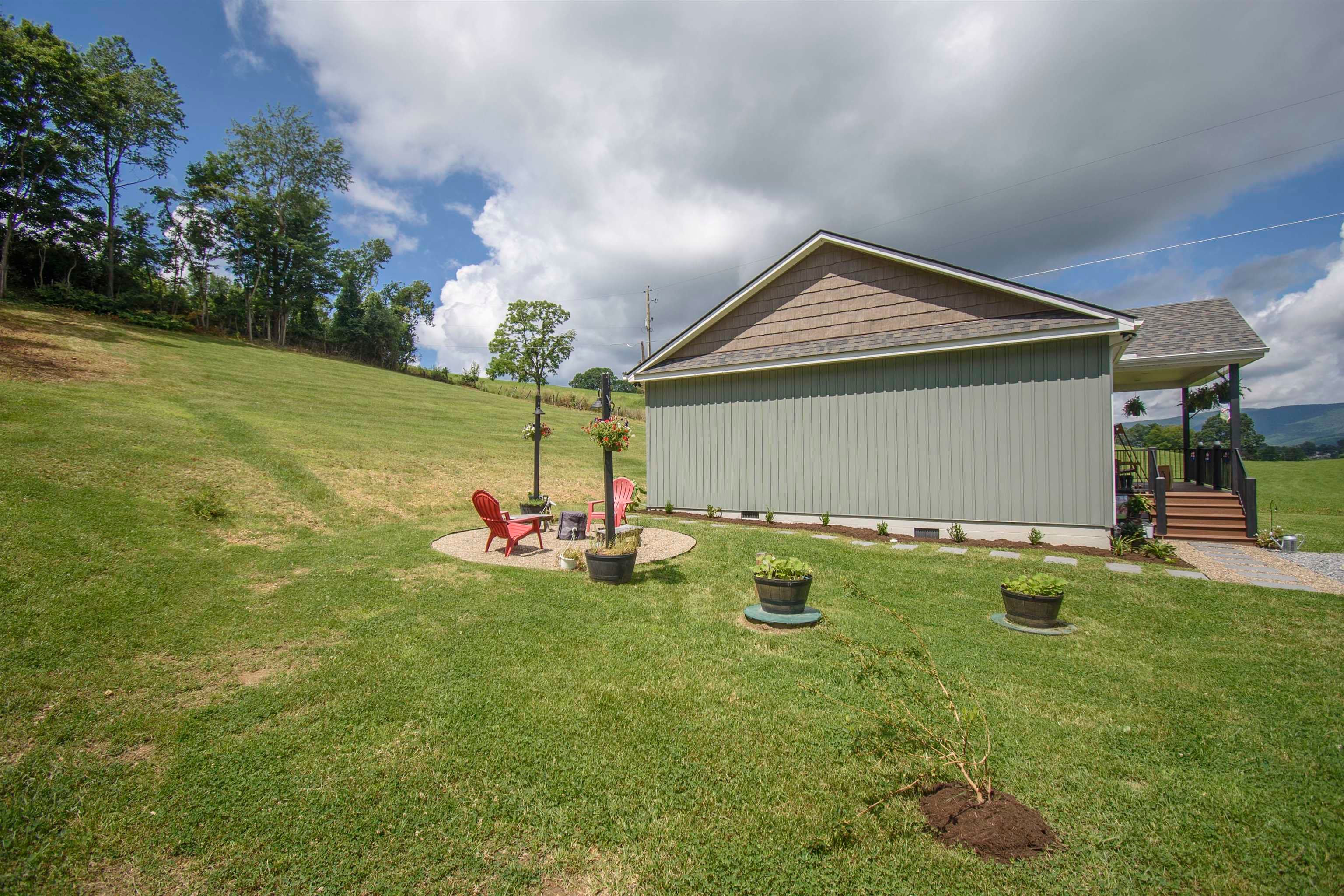 268 Virginia Heights Road Pearisburg, VA 24134 - Photo 4 of 34 Gallery Image 4