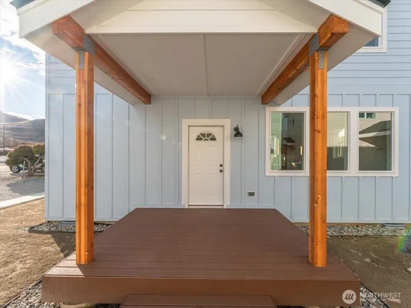 $449,000 | 407 East Okanogan Avenue, Chelan, WA 98816