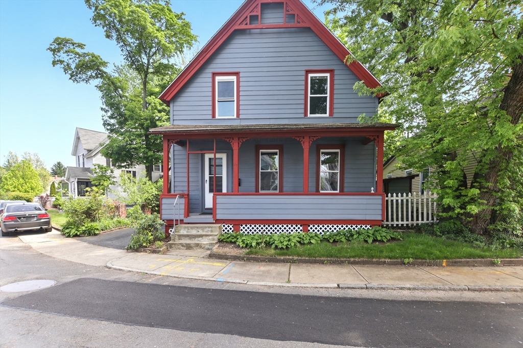 17 Manhattan Street Springfield, MA 01109 - Photo 1 of 33 Gallery Image 1