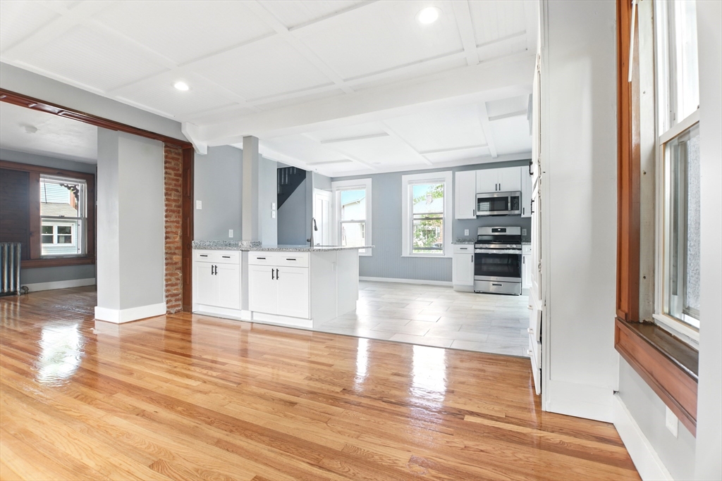 17 Manhattan Street Springfield, MA 01109 - Photo 11 of 33 Gallery Image 11