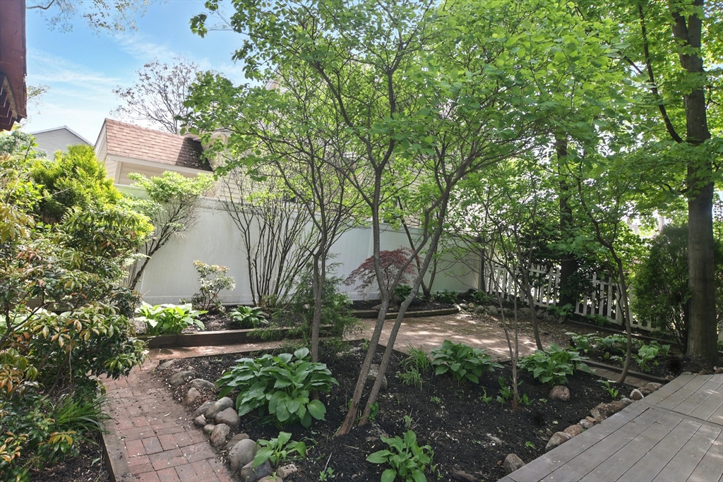 17 Manhattan Street Springfield, MA 01109 - Photo 30 of 33 Gallery Image 30