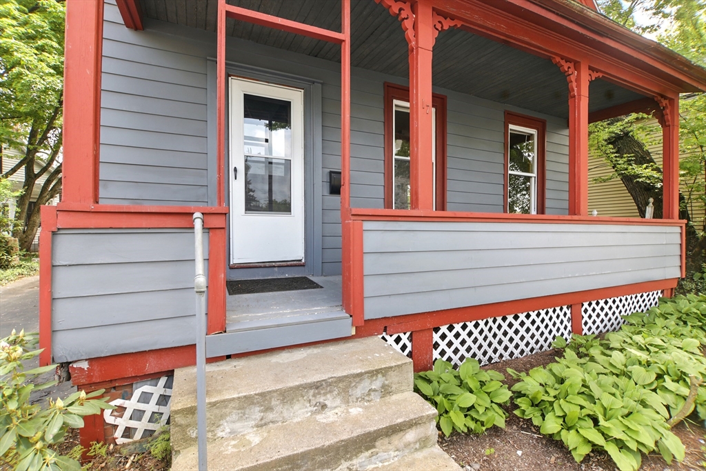 17 Manhattan Street Springfield, MA 01109 - Photo 3 of 33 Gallery Image 3