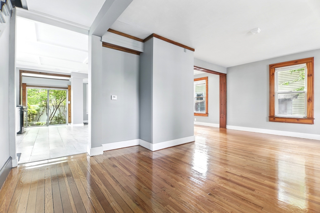 17 Manhattan Street Springfield, MA 01109 - Photo 5 of 33 Gallery Image 5