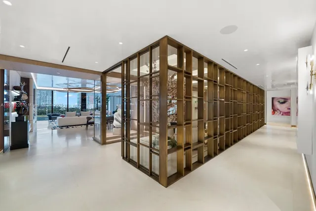 a view of livingroom with furniture