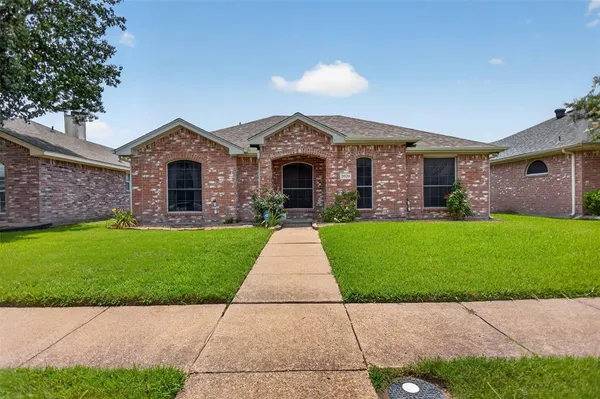 $259,900 | 2020 Creek Royal Drive, Mesquite, TX 75181