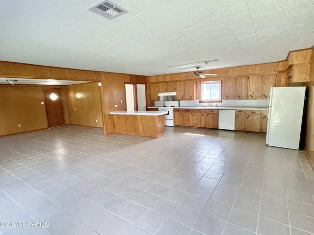 $1,400 | 1085 Anse Broussard Highway, Breaux Bridge, LA 70517