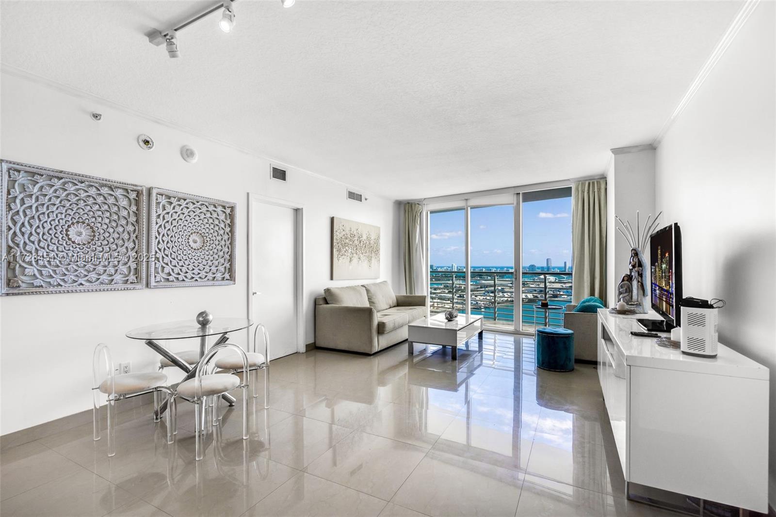 335 South Biscayne Boulevard, Unit 3612 Miami, FL 33131 - Photo 6 of 23