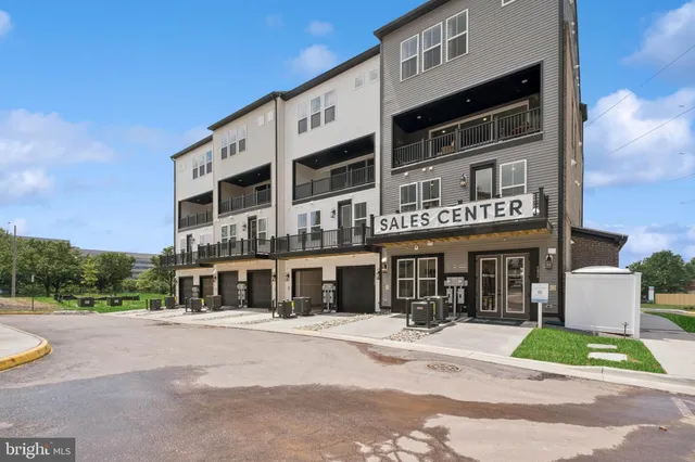 $700,999 | 14963 Deco Circle, Chantilly, VA 20151