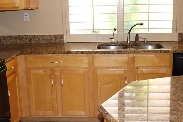 $2,750 | 875 West Aloe Place, Chandler, AZ 85248