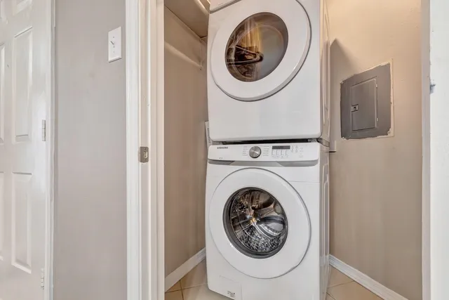 a close up view of a washer and dryer