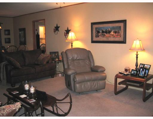 11350 Highway 359 Sandia, TX 78383 - Photo 2 of 10 a living room with furniture and a lamp