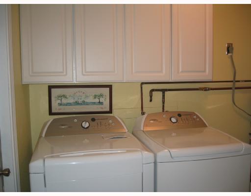 11350 Highway 359 Sandia, TX 78383 - Photo 7 of 10 a bathroom with a sink and bathtub