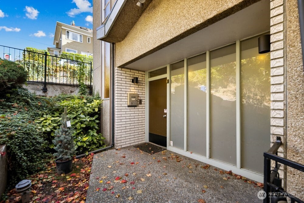 303 North 44th Street, Unit 203 Seattle, WA 98103 - Photo 27 of 40 Gallery Image 27