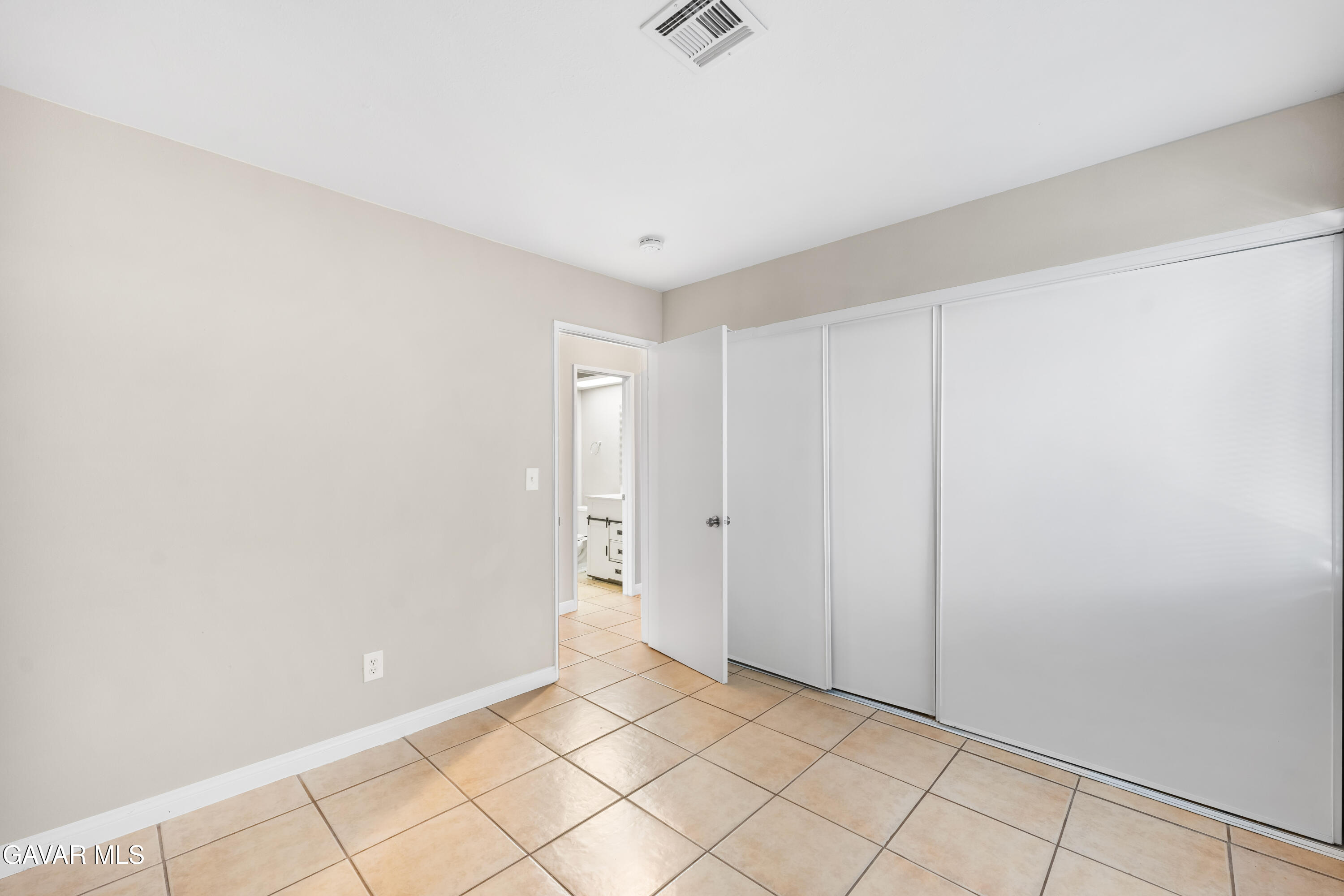 39056 Dianron Road Palmdale, CA 93551 - Photo 22 of 35 a view of an empty room