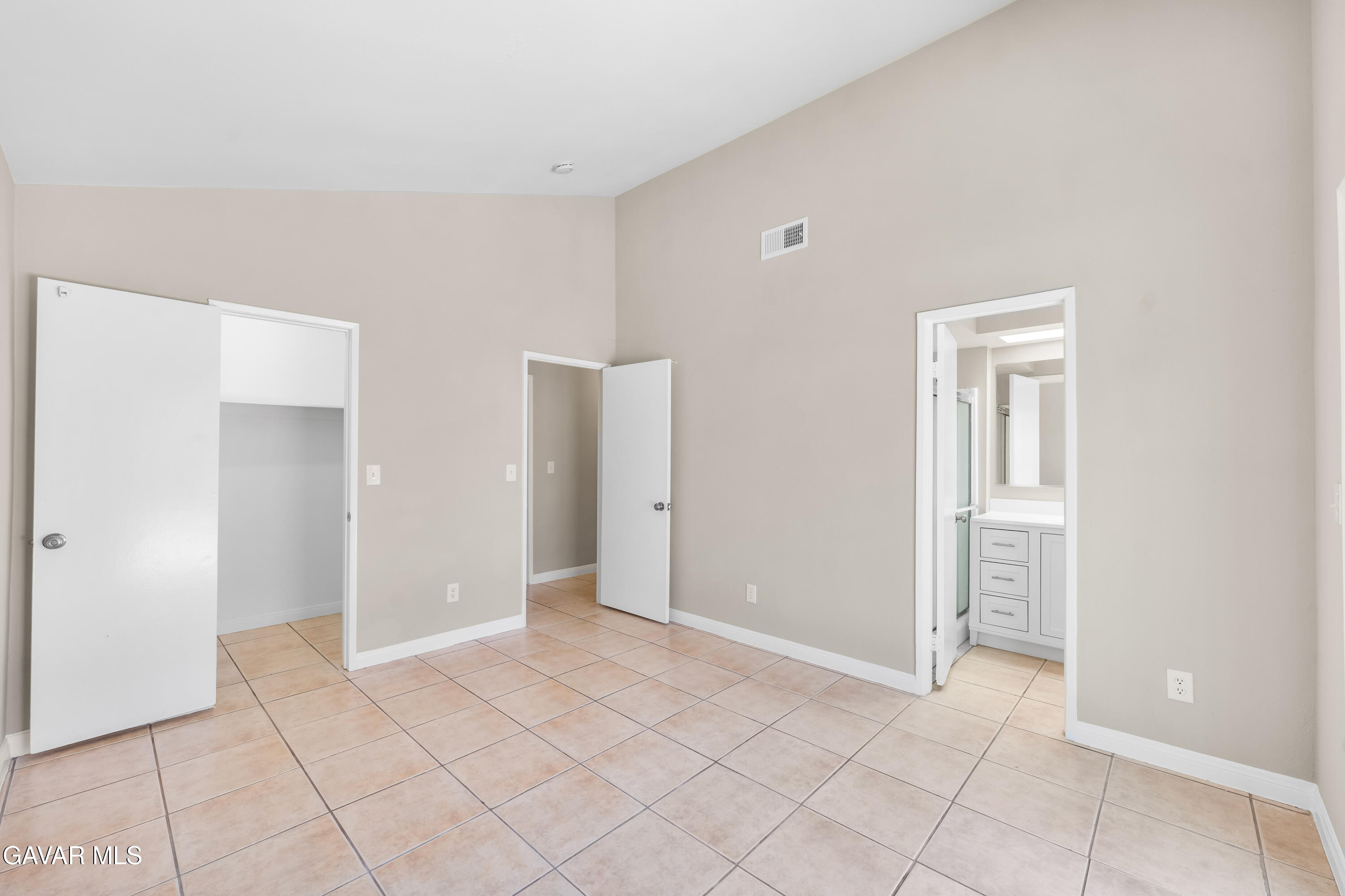39056 Dianron Road Palmdale, CA 93551 - Photo 26 of 35 a view of an empty room