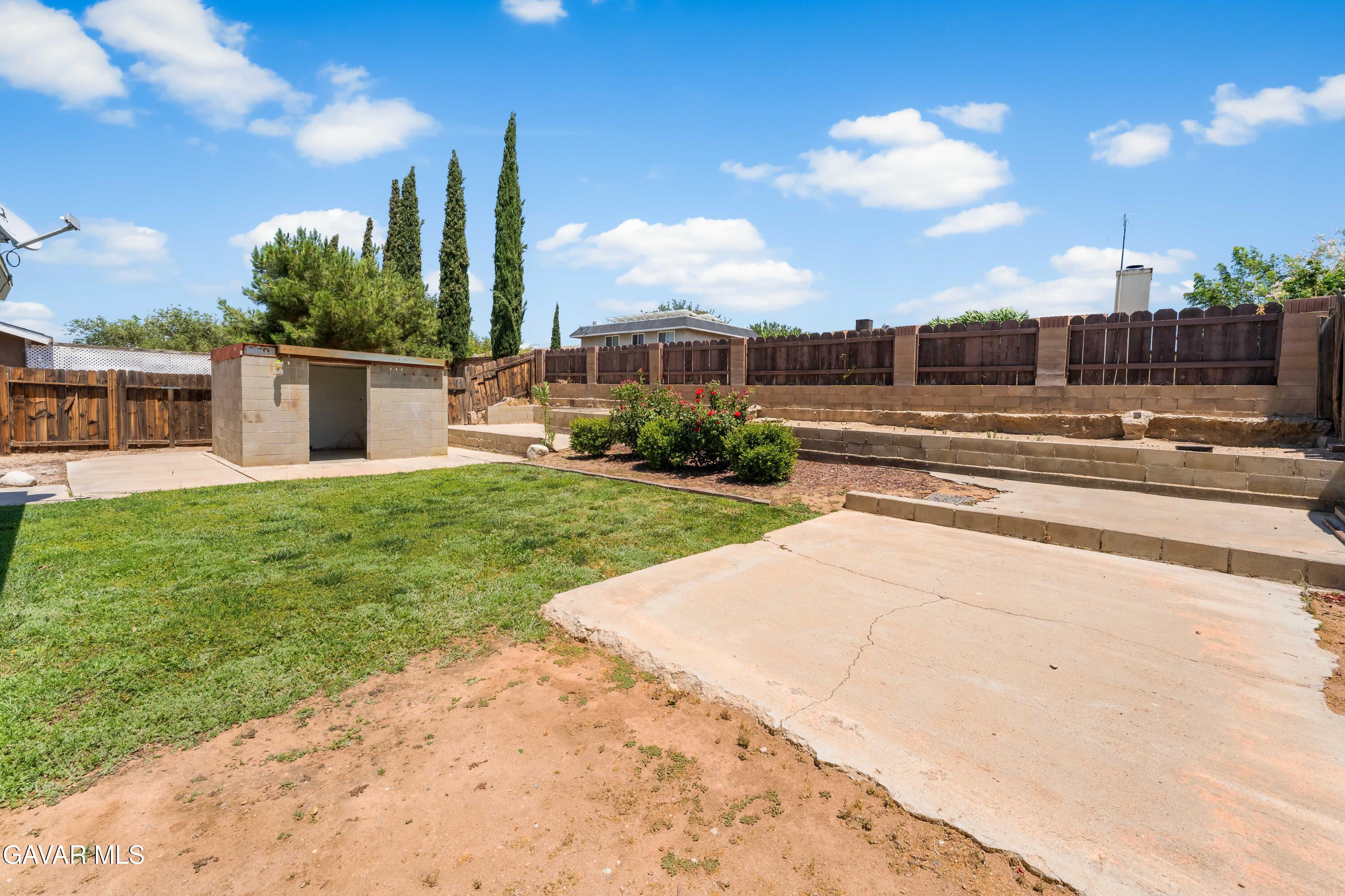 39056 Dianron Road Palmdale, CA 93551 - Photo 35 of 35 a view of a terrace with a garden