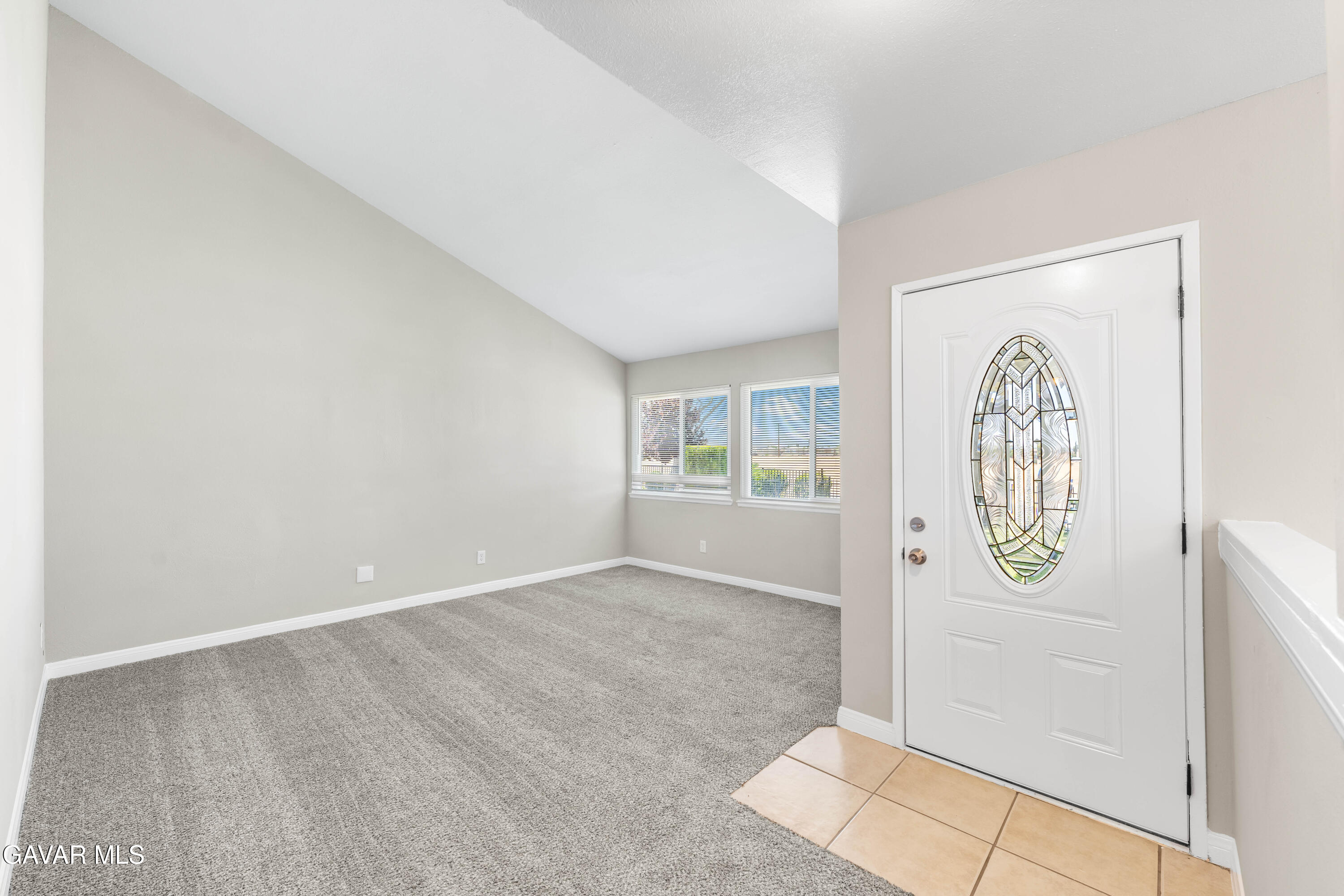 39056 Dianron Road Palmdale, CA 93551 - Photo 5 of 35 an empty room with entrance and mirror