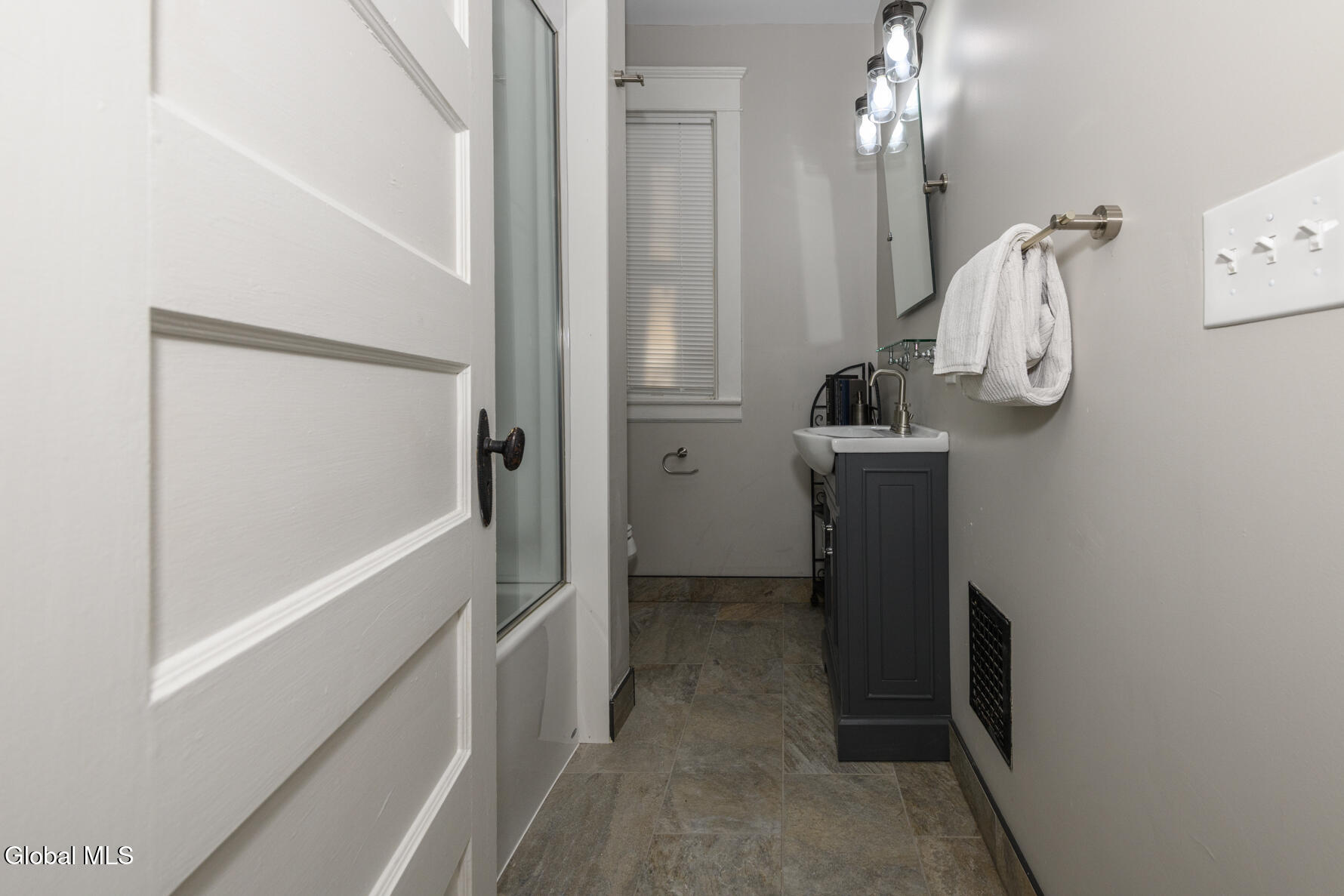 1146 Glenwood Boulevard Schenectady, NY 12308 - Photo 15 of 17 DSC_9073