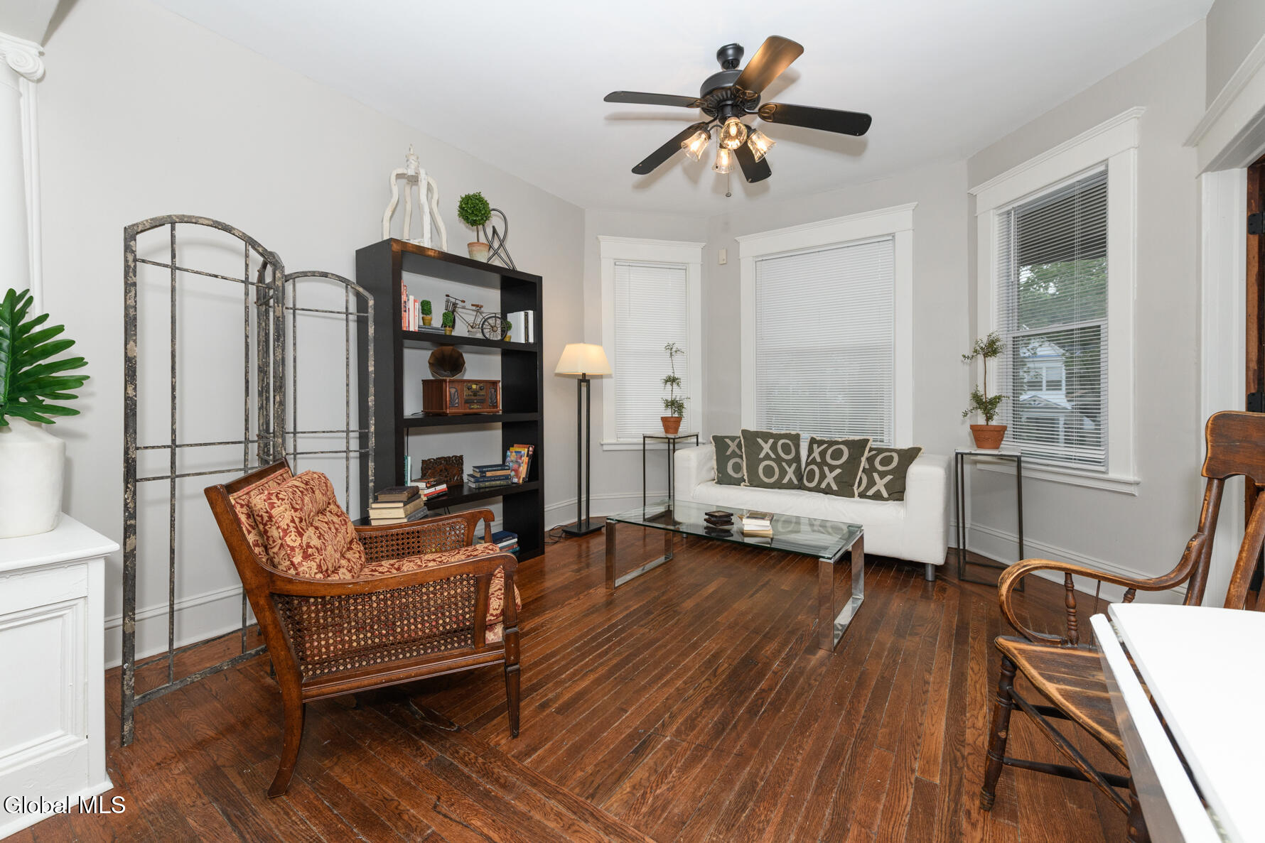 1146 Glenwood Boulevard Schenectady, NY 12308 - Photo 4 of 17 DSC_9171