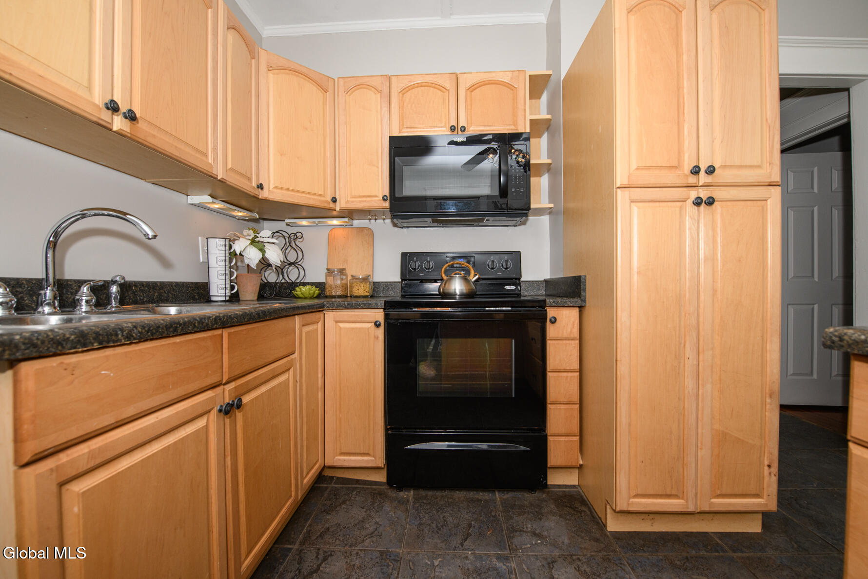 1146 Glenwood Boulevard Schenectady, NY 12308 - Photo 8 of 17 DSC_9228