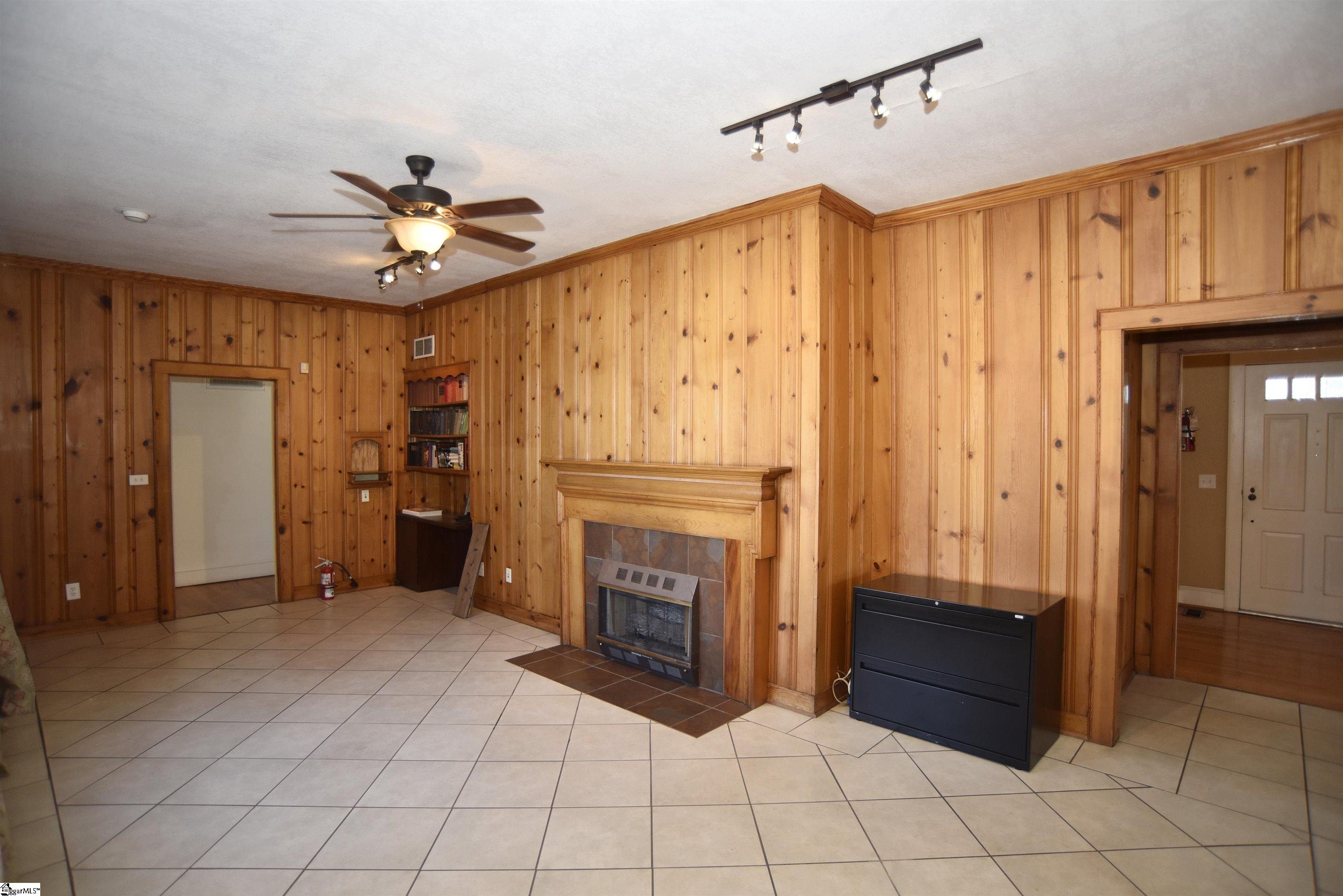 308 West Poinsett Street Greer, SC 29650 - Photo 5 of 26