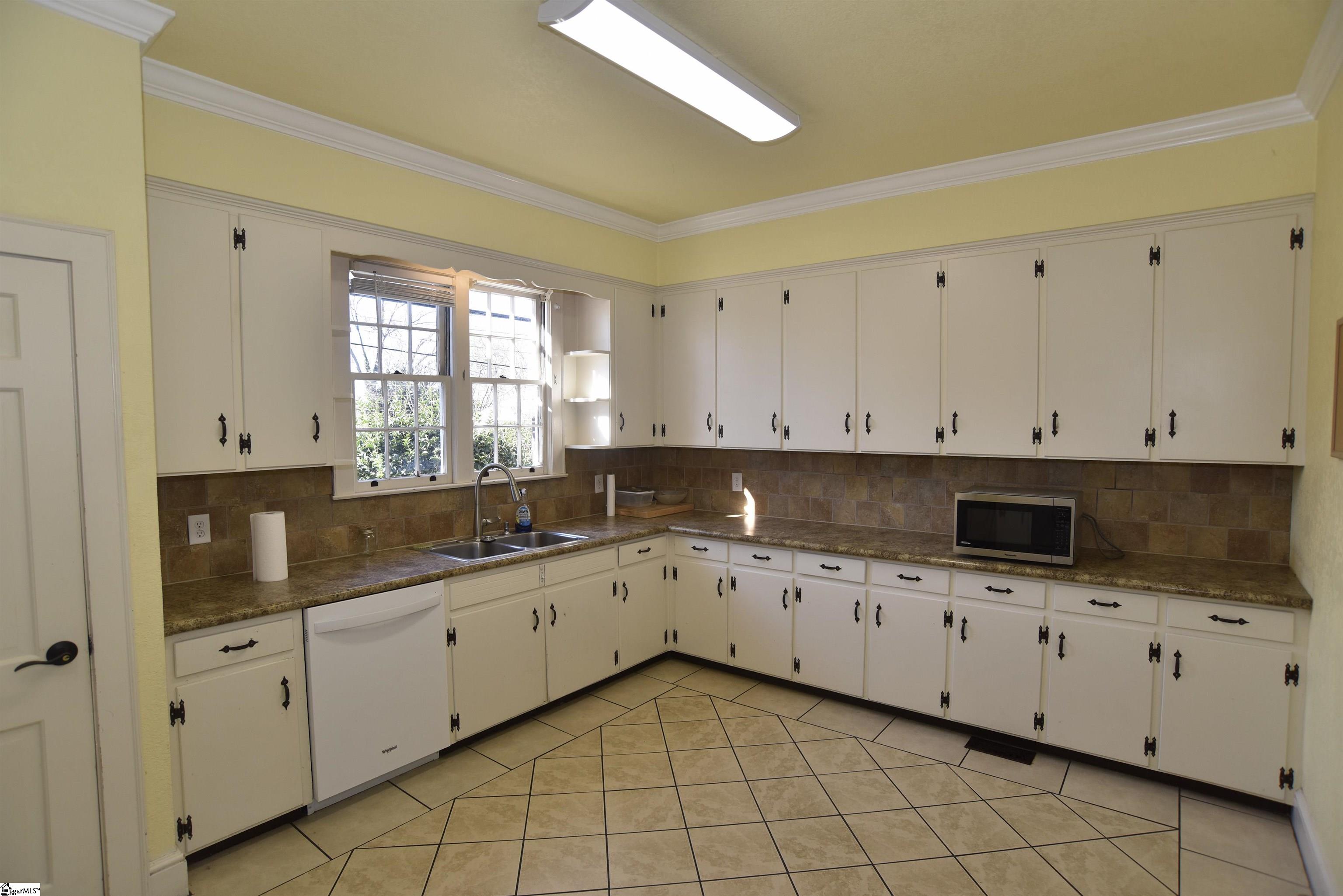 308 West Poinsett Street Greer, SC 29650 - Photo 9 of 26