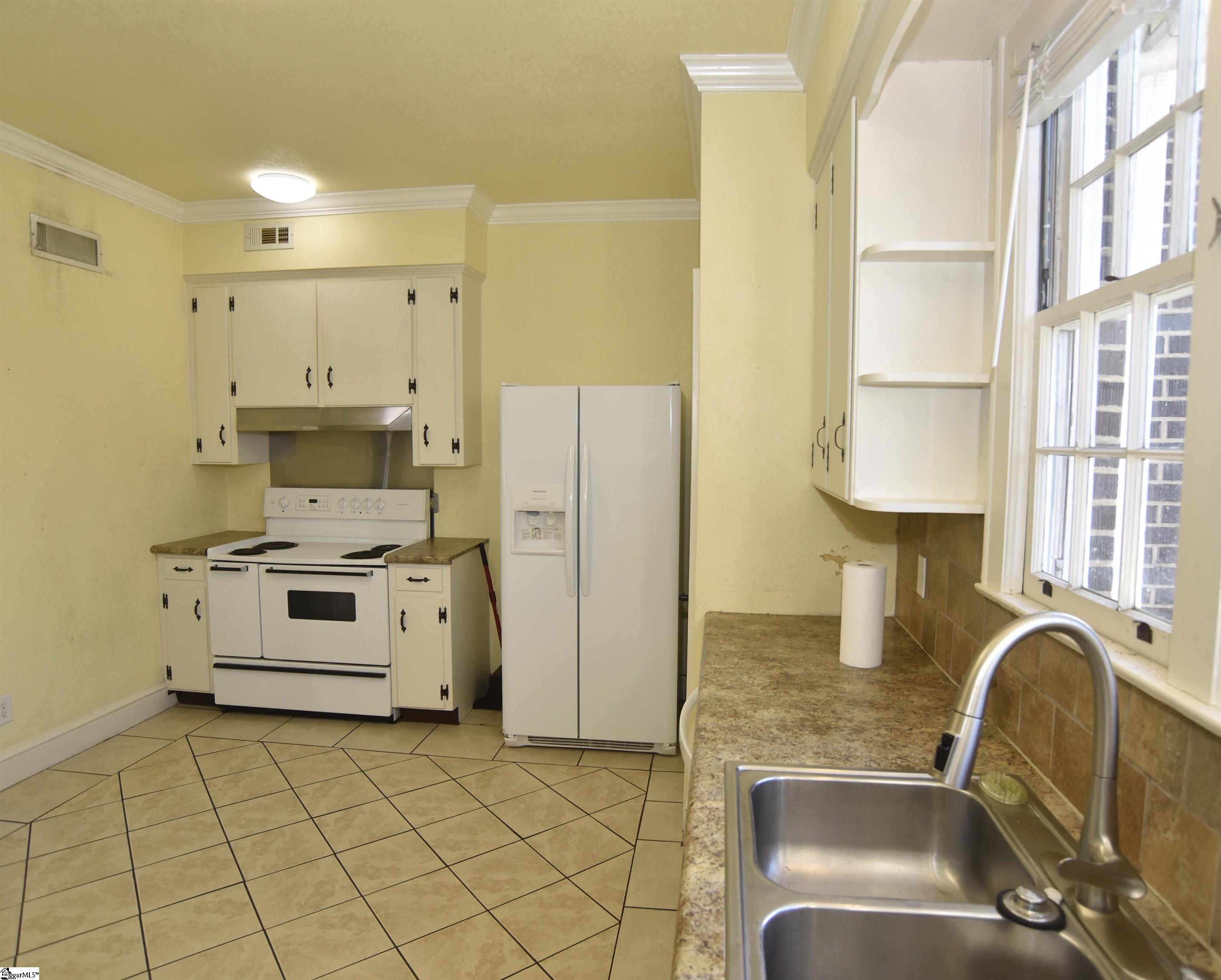 308 West Poinsett Street Greer, SC 29650 - Photo 10 of 26