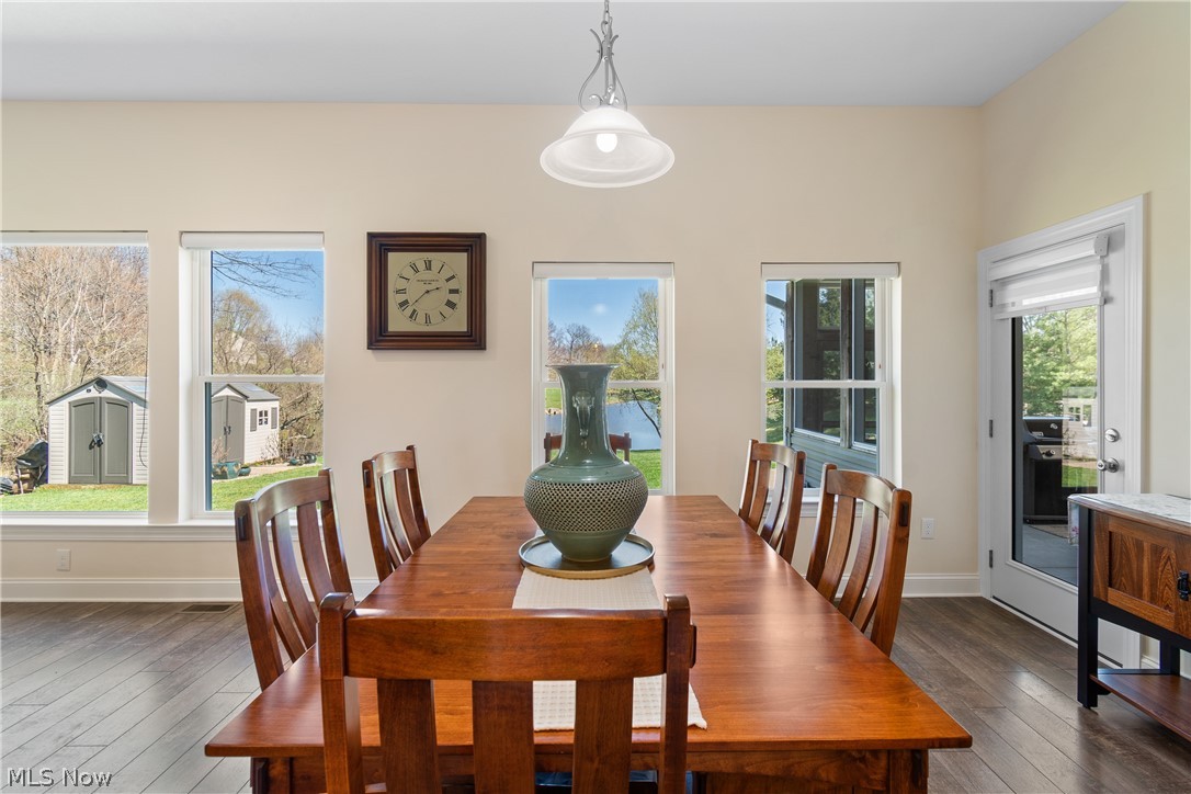 535 East Caston Road Green, OH 44685 - Photo 8 of 44 eat-in kitchen area w/ 10ft ceilings