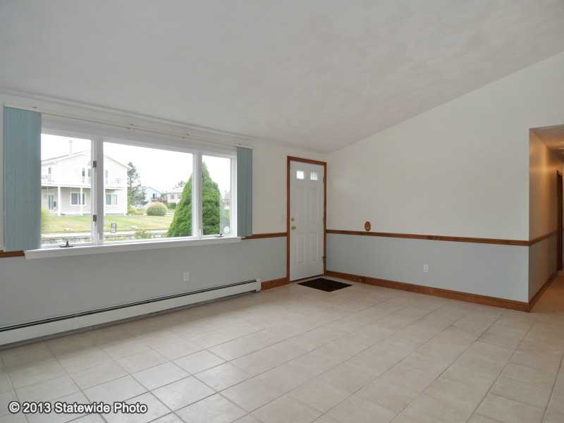 33 Glocester Road Narragansett, RI 02882 - Photo 3 of 25 Living Room.