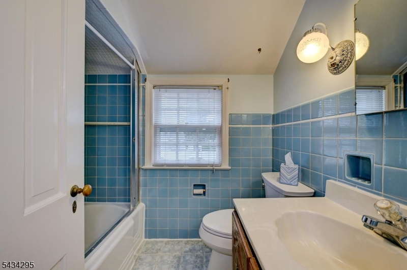 328 Plymouth Road Union, NJ 07083 - Photo 24 of 32