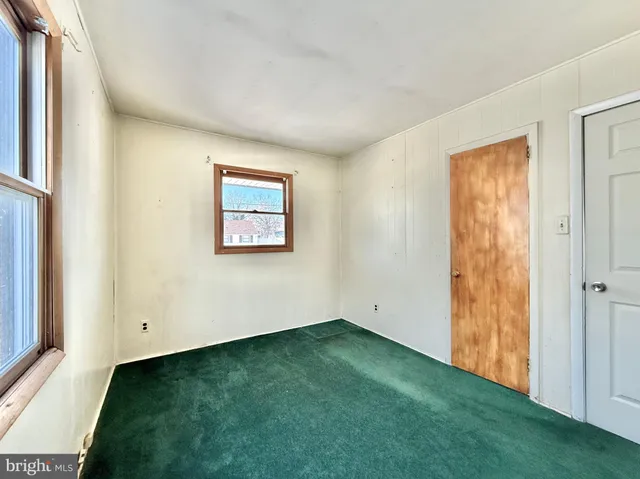 $229,900 | 6 Holly Drive, West Berlin, NJ 08091