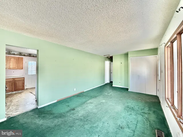 $229,900 | 6 Holly Drive, West Berlin, NJ 08091